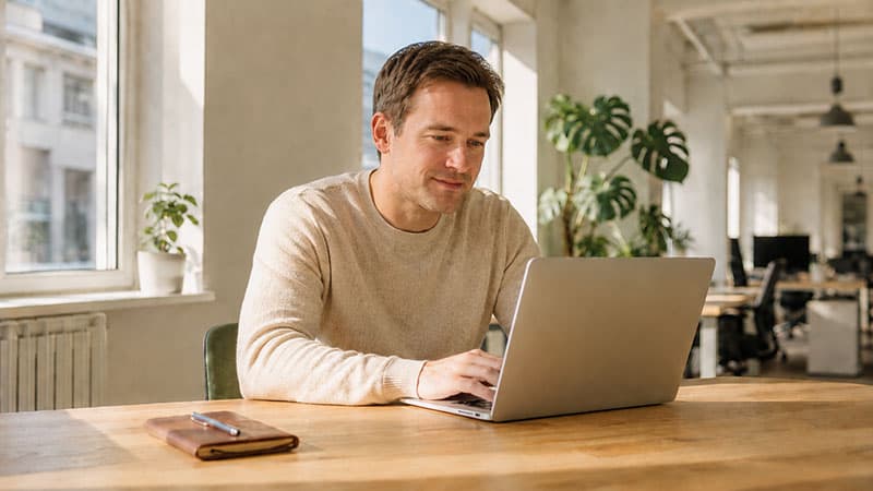 Kursbilde for nettstudiet kontormedarbeider